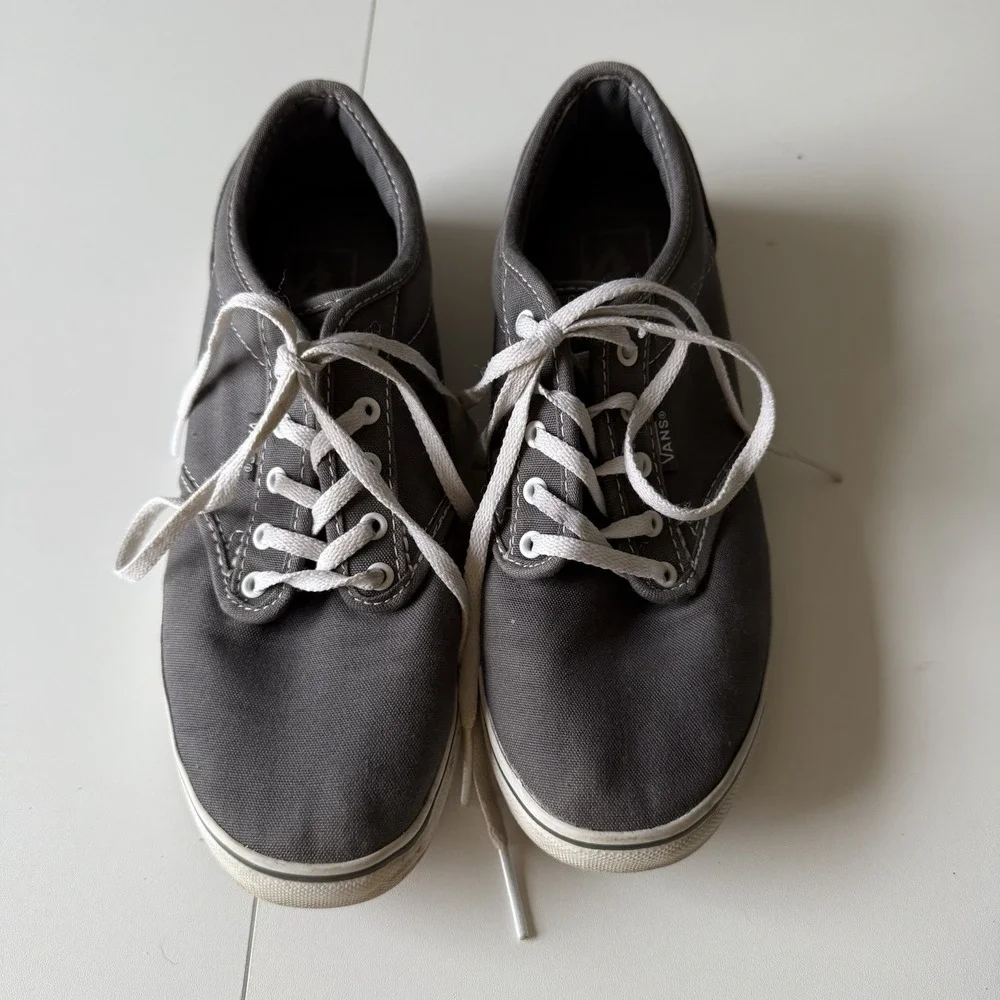 VANS Off the Wall Gray Lace-Up Sneakers,‎ Size 7.5 Women's